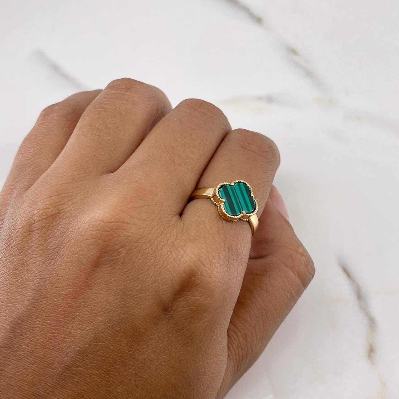 Anillo Trebol 2.7gr / T6 / Malaquita Verde Liso Oro Amarillo 18K &