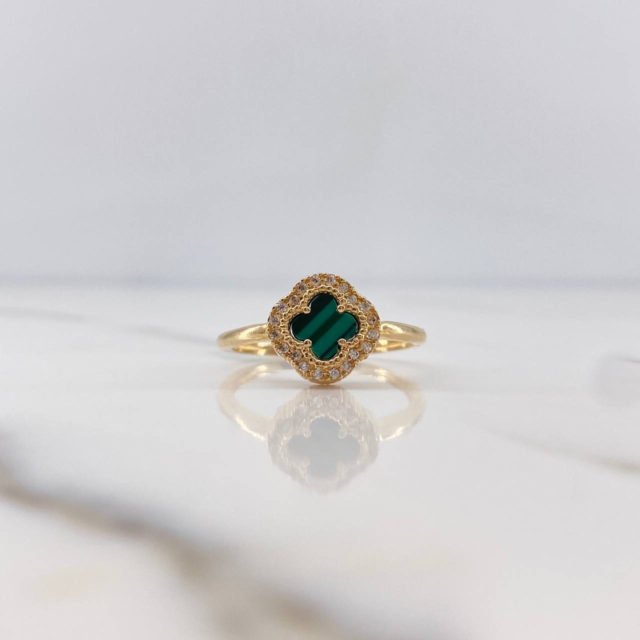 Anillo Trebol 3.05gr / T8 / Malaquita Verde Circones Blancos Oro Amarillo 18K &