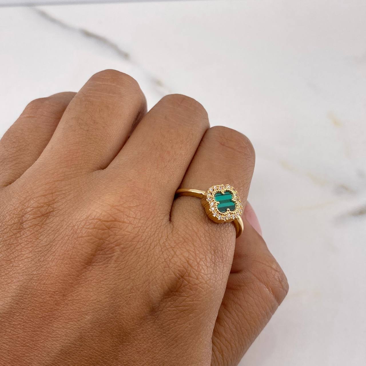 Anillo Trebol 3.05gr / T8 / Malaquita Verde Circones Blancos Oro Amarillo 18K &