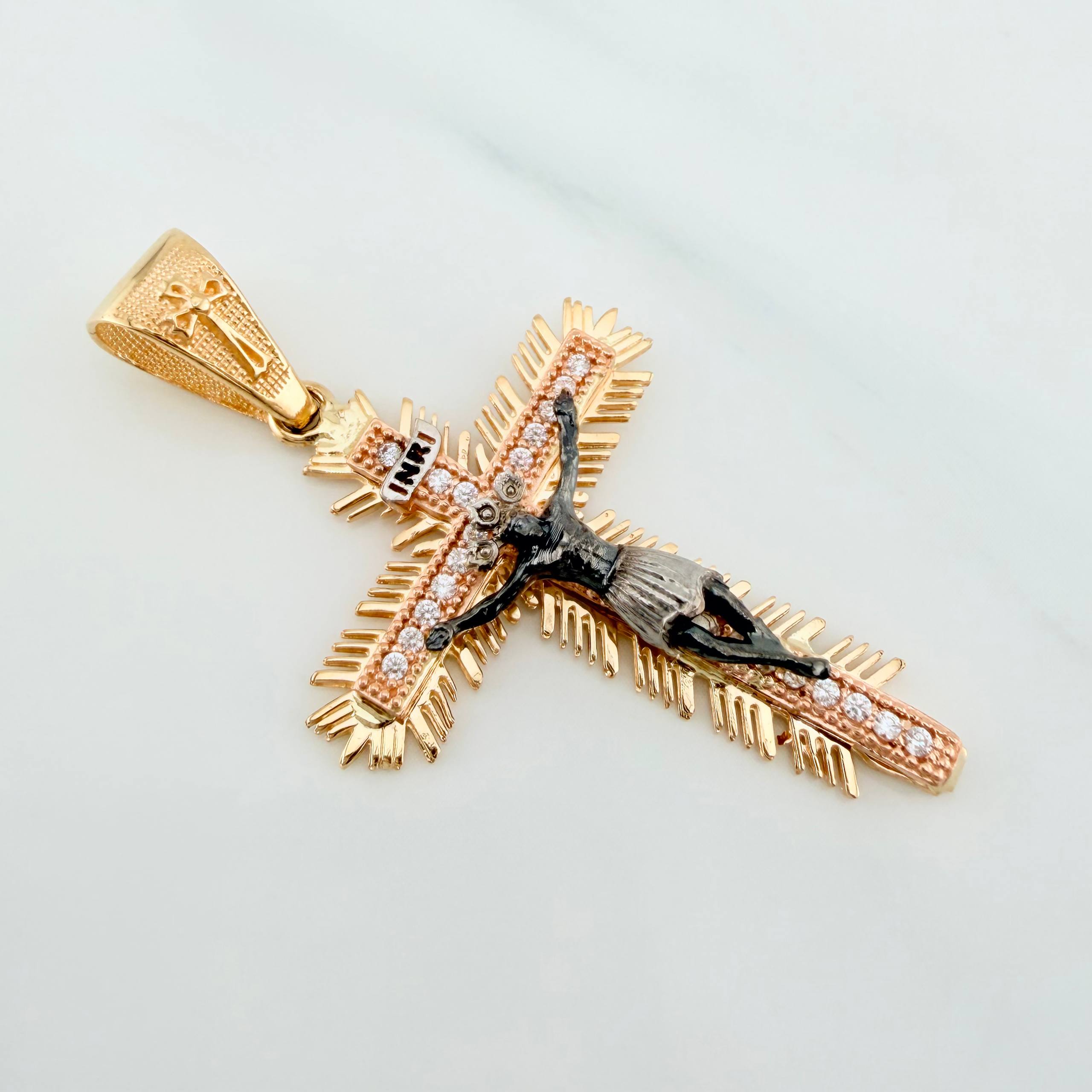Dije Cruz Cristo Milagroso De Buga 5.6 g / 5 cm Tres Oros 18K