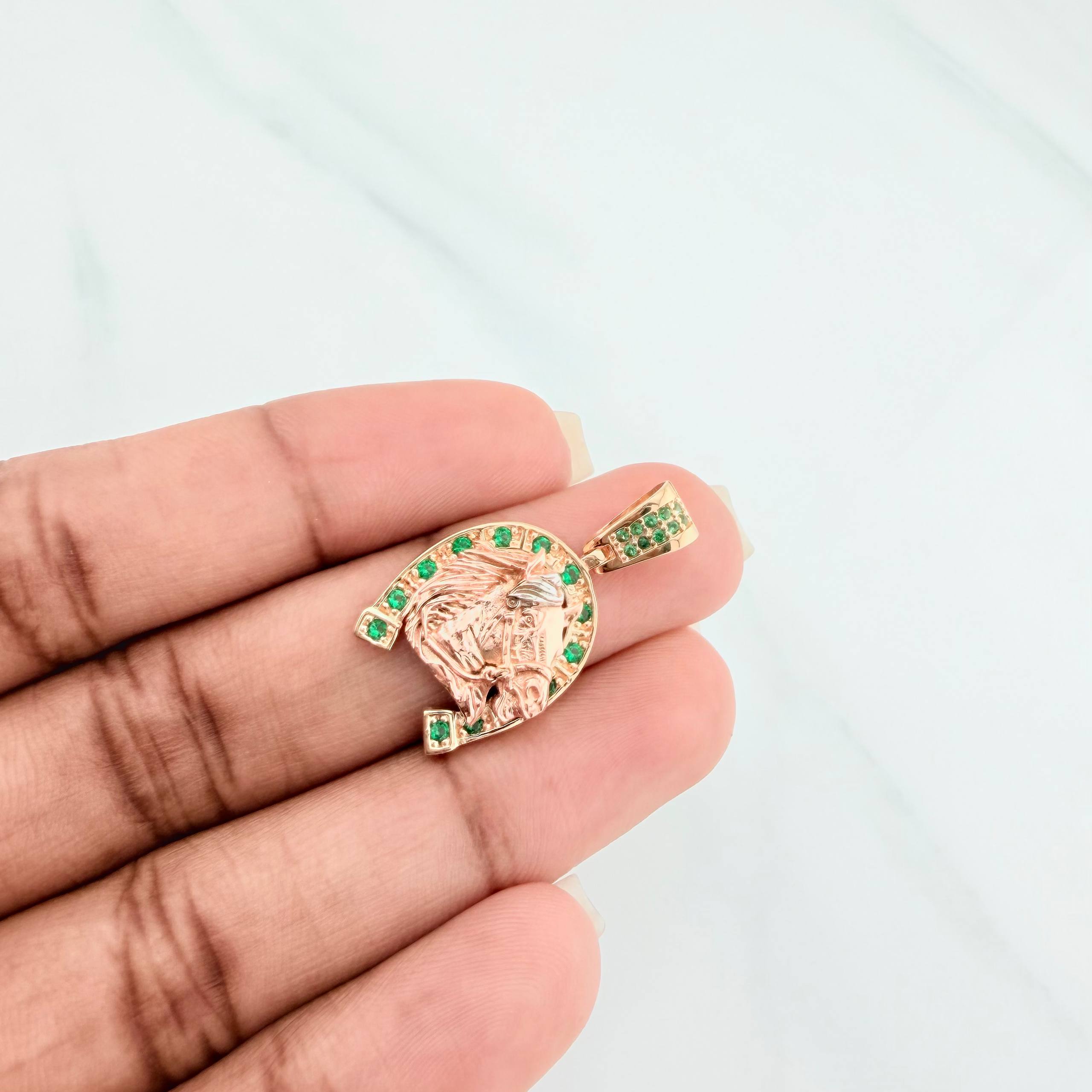 Dije Herradura Caballo 4.3 g / 2.8 cm Tres Oros 18K
