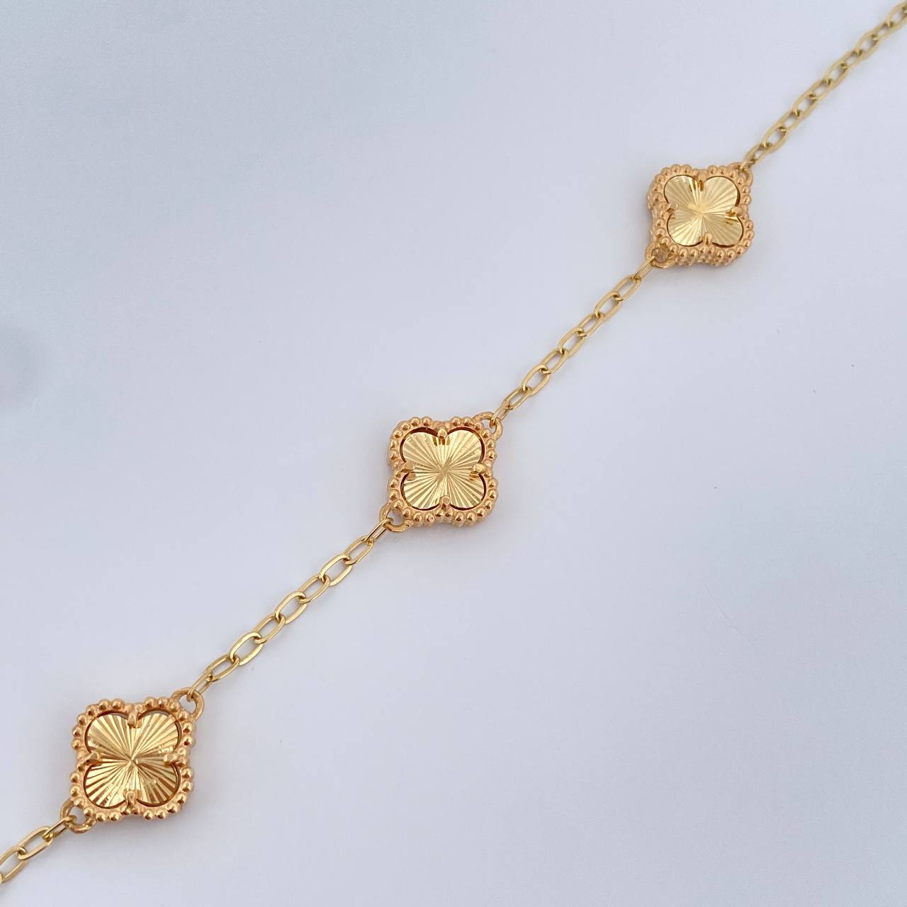 Pulso Aro Seguido Trebol 4.75gr / 16.8cm-18cm / Oro Amarillo Nac.Esp. 18K &