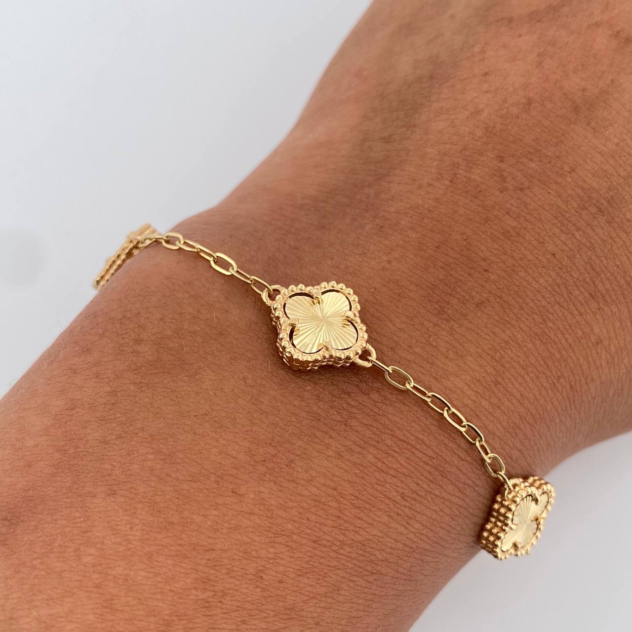 Pulso Aro Seguido Trebol 4.75gr / 16.8cm-18cm / Oro Amarillo Nac.Esp. 18K &