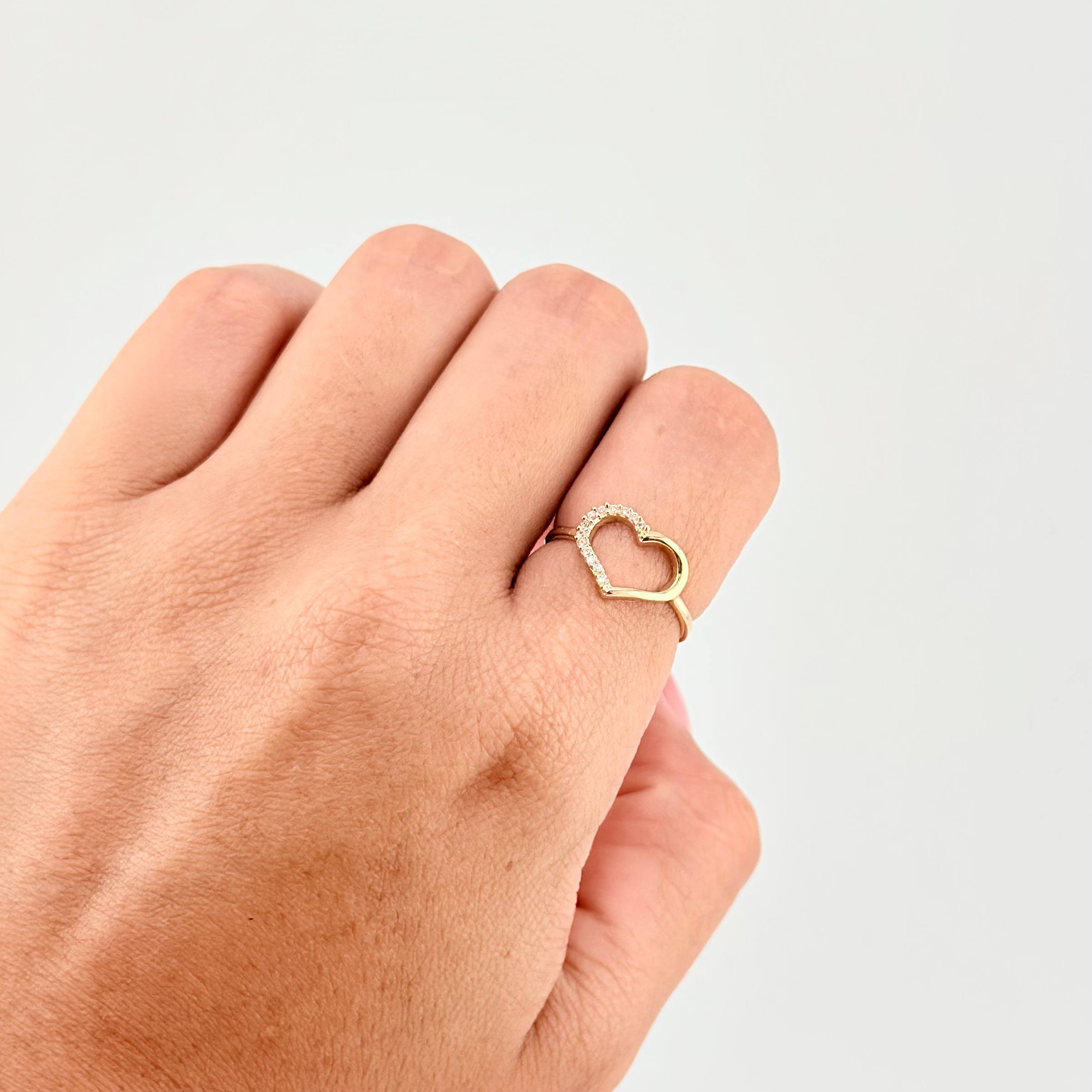 Anillo Silueta Corazón 1.45g / T7 Tres Oros 18K