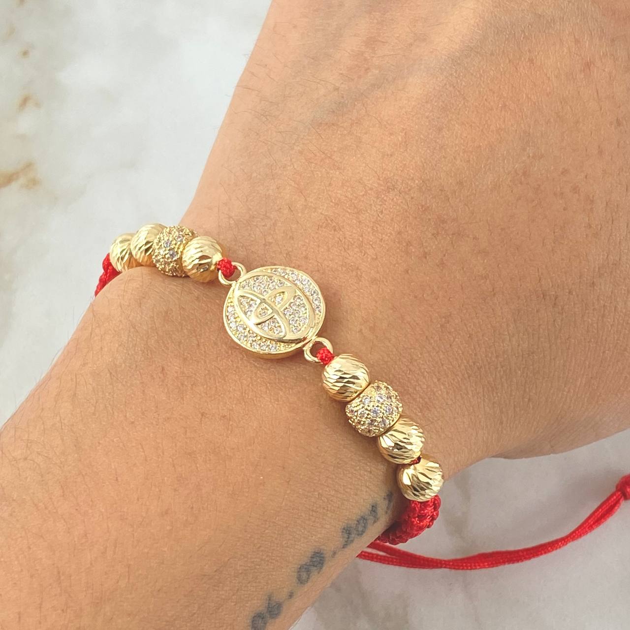 Pulsera Roja Herraje Marca Automovil 5.4gr / Oro Amarillo 18K *