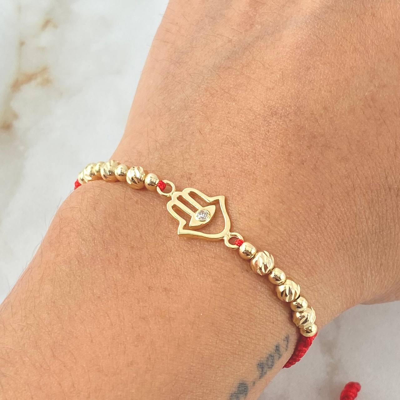 Pulsera Roja Herraje Mano Hamsa 1.9gr / Oro Amarillo 18K *