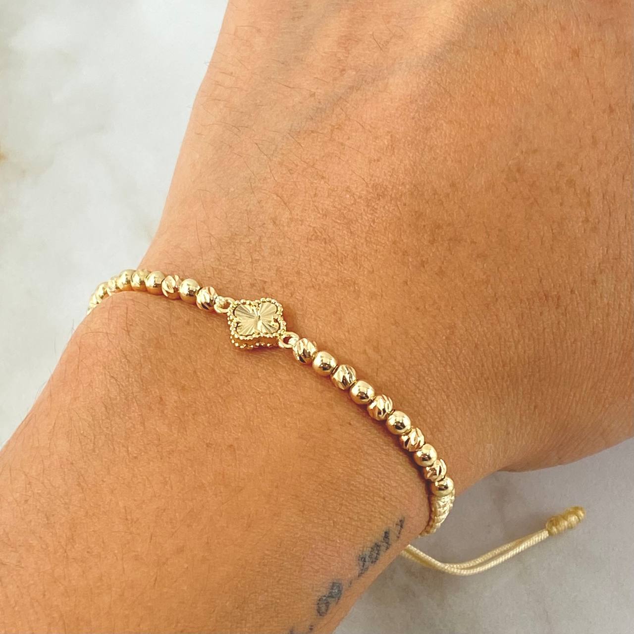 Pulsera Beige Herraje Trebol 1.95gr / Oro Amarillo 18K *