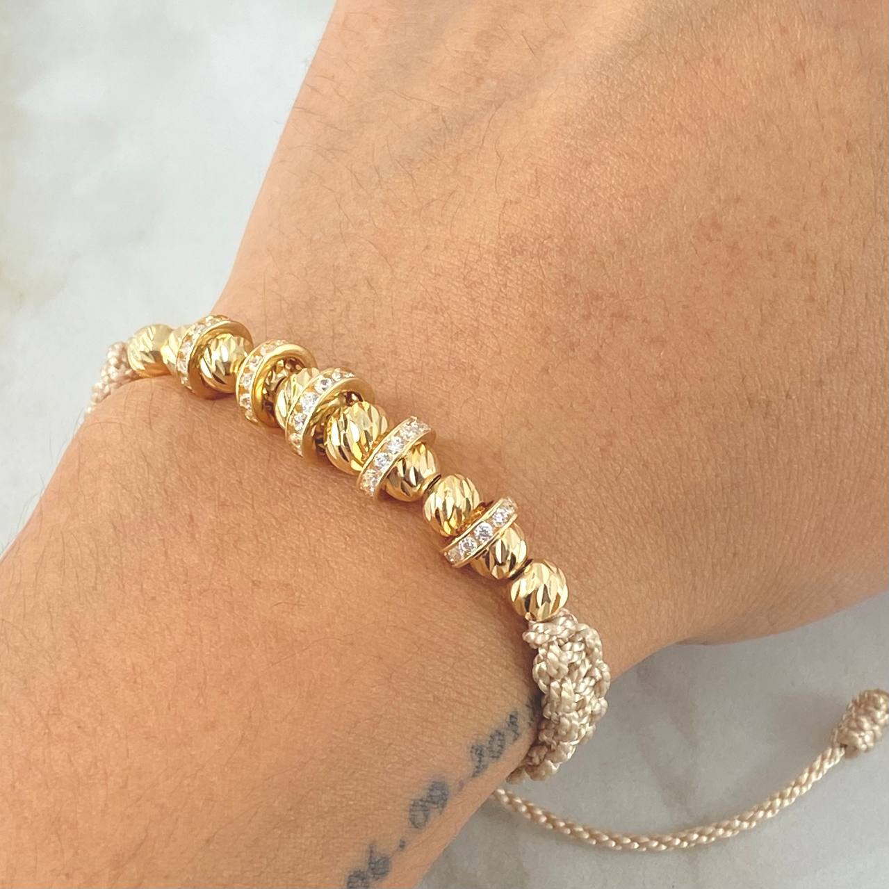Pulsera Beige Herrajes Aros 4.3gr / Oro Amarillo 18K *