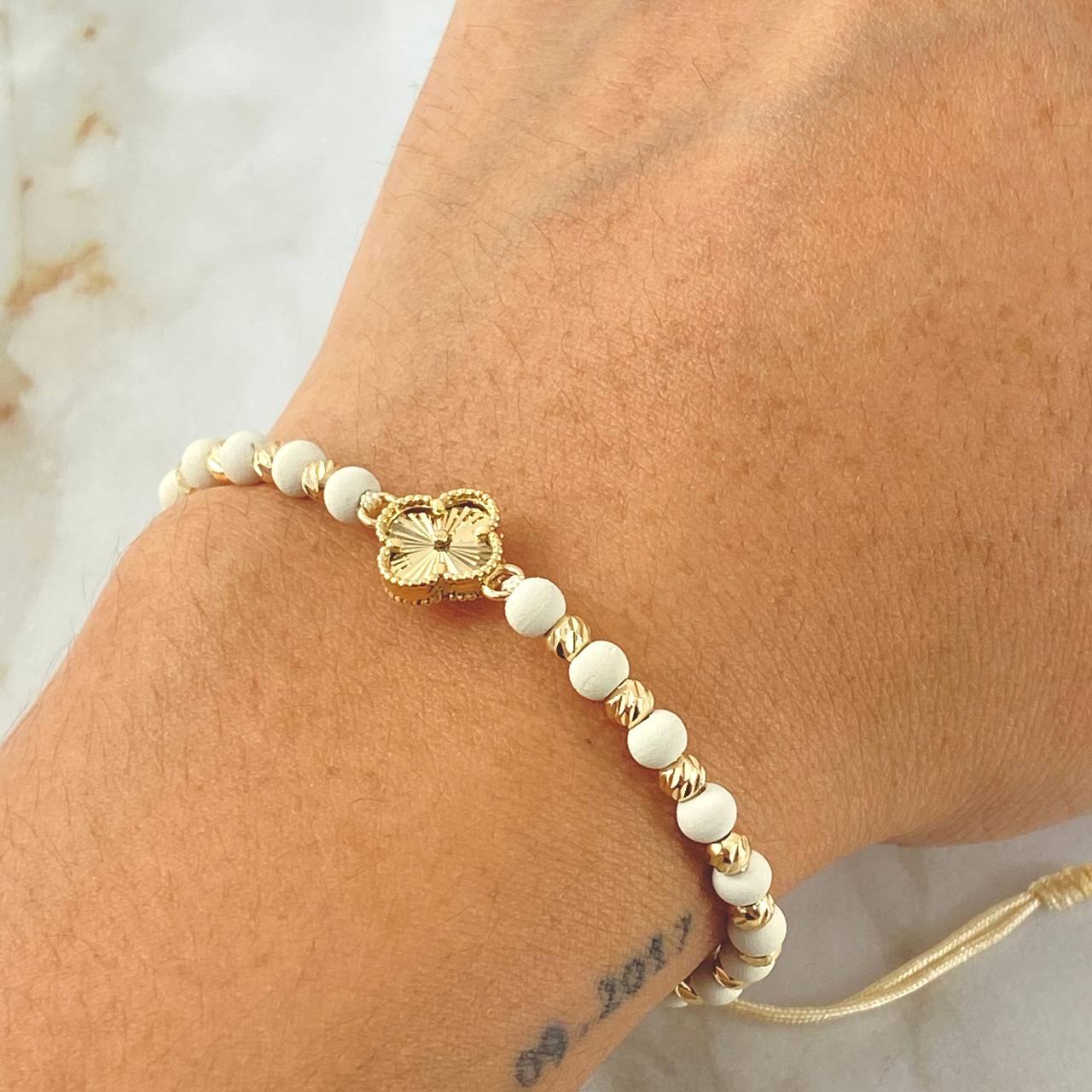 Pulsera Beige Herraje Trebol 2.15gr / Oro Amarillo 18K *
