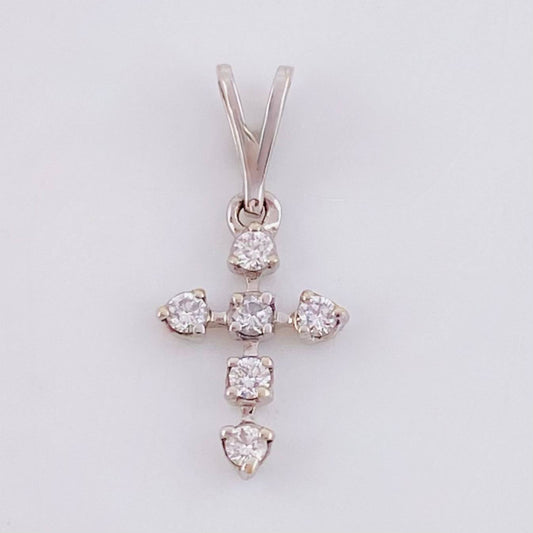 Dije Mini Cruz Diamantes 8pts 0.35gr / 1.5cm / Oro Blanco 18K