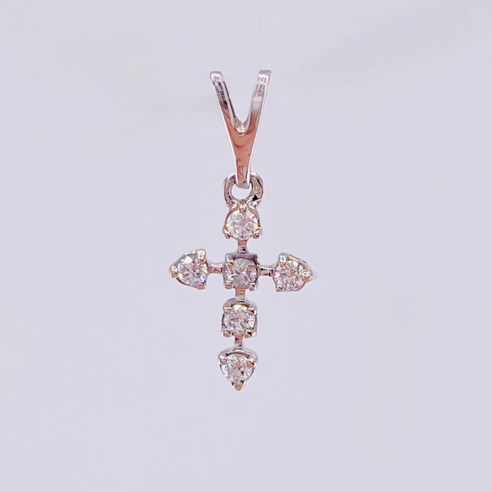 Dije Mini Cruz Diamantes 8pts 0.35gr / 1.5cm / Oro Blanco 18K