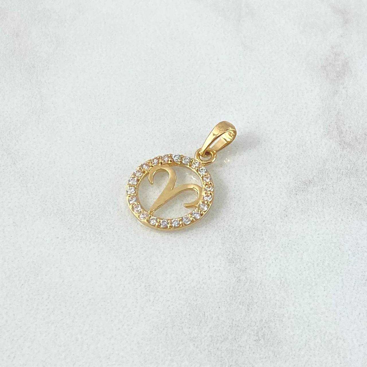 Dije Aries 0.9gr / 2cm / Circones Blancos Oro Amarillo 18K ©