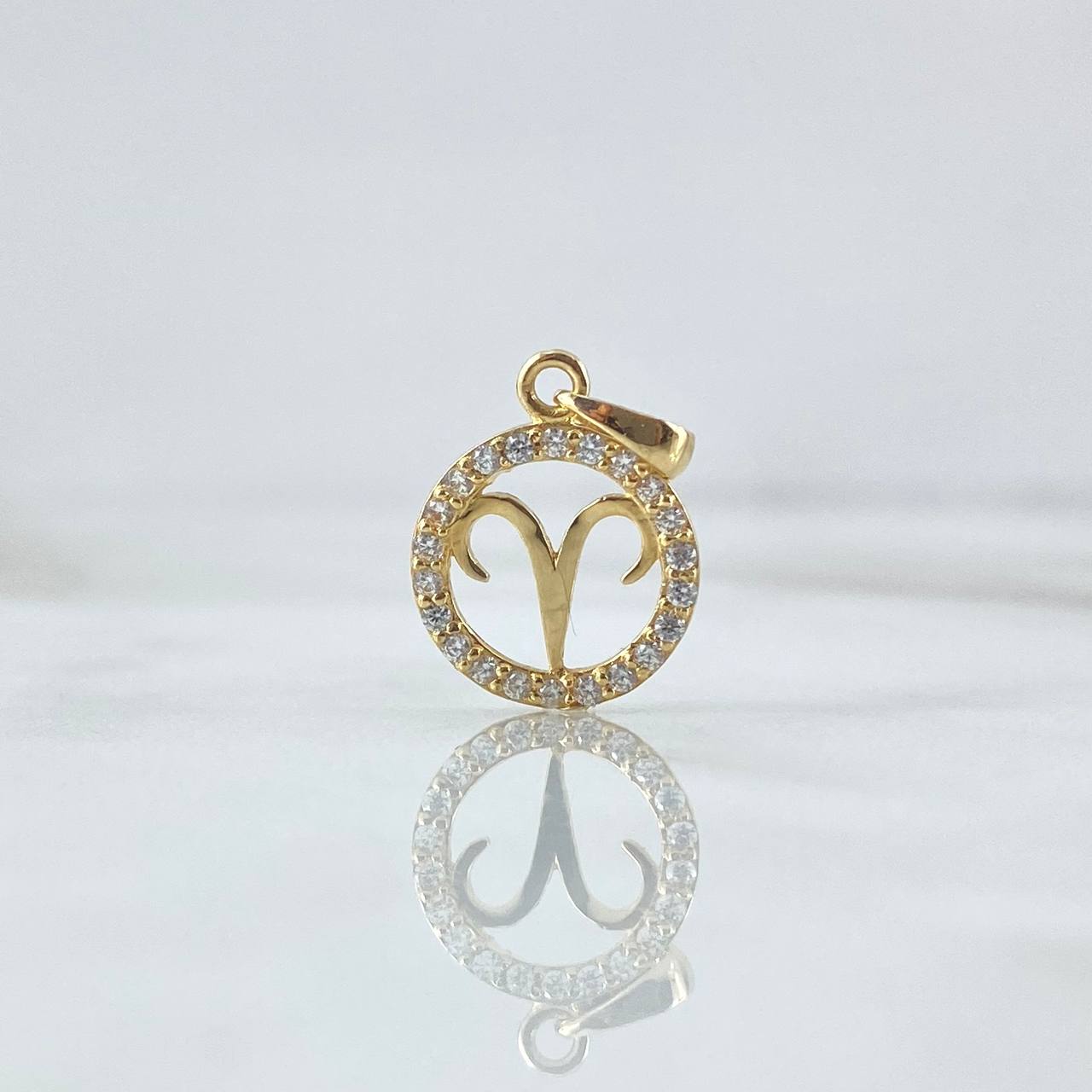Dije Aries 0.9gr / 2cm / Circones Blancos Oro Amarillo 18K ©