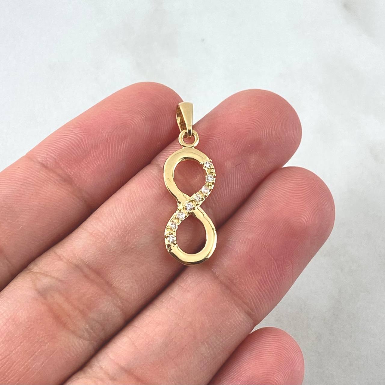 Dije Infinito Parcial 1.3gr / 2.7cm / Circones Blancos Oro Amarillo 18K