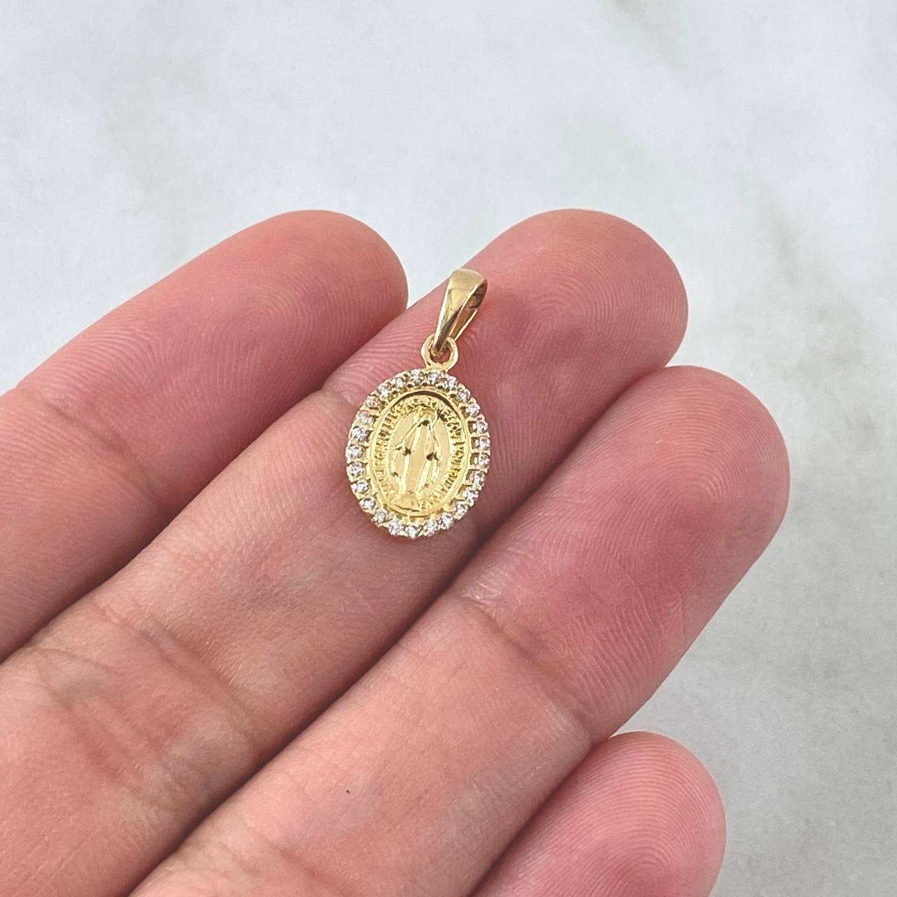 Dije Virgen Milagrosa 1.2gr / 1.9cm / Circones Blancos Oro Amarillo 18K