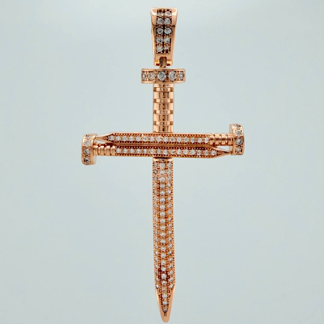 Dije Cruz Clavo 8.3gr / 6.2cm / Oro Rosa 18K $