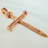 Dije Cruz Clavo 8.3gr / 6.2cm / Oro Rosa 18K $