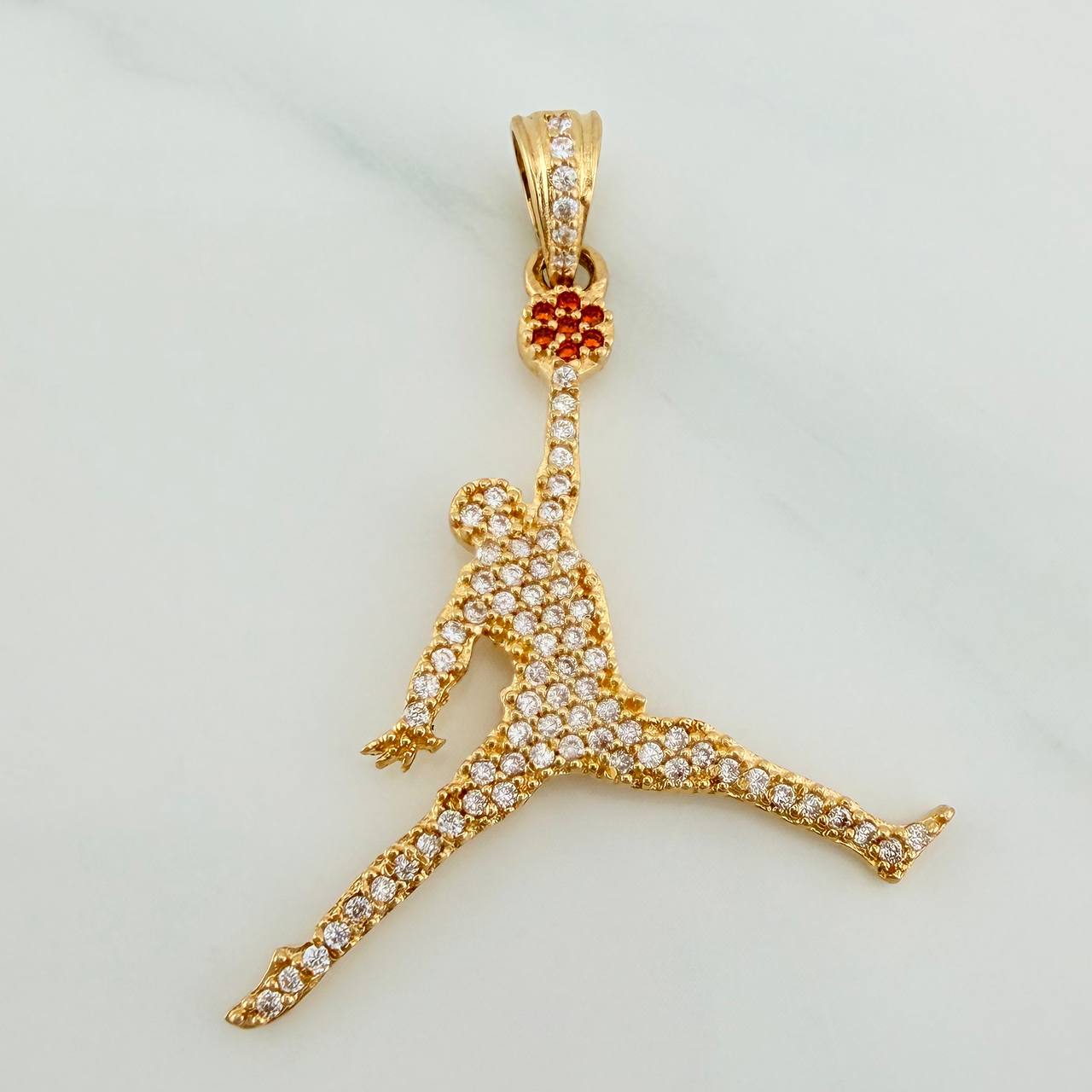 Dije Jugador 2.7gr / 3.7cm / Oro Amarillo 18K $