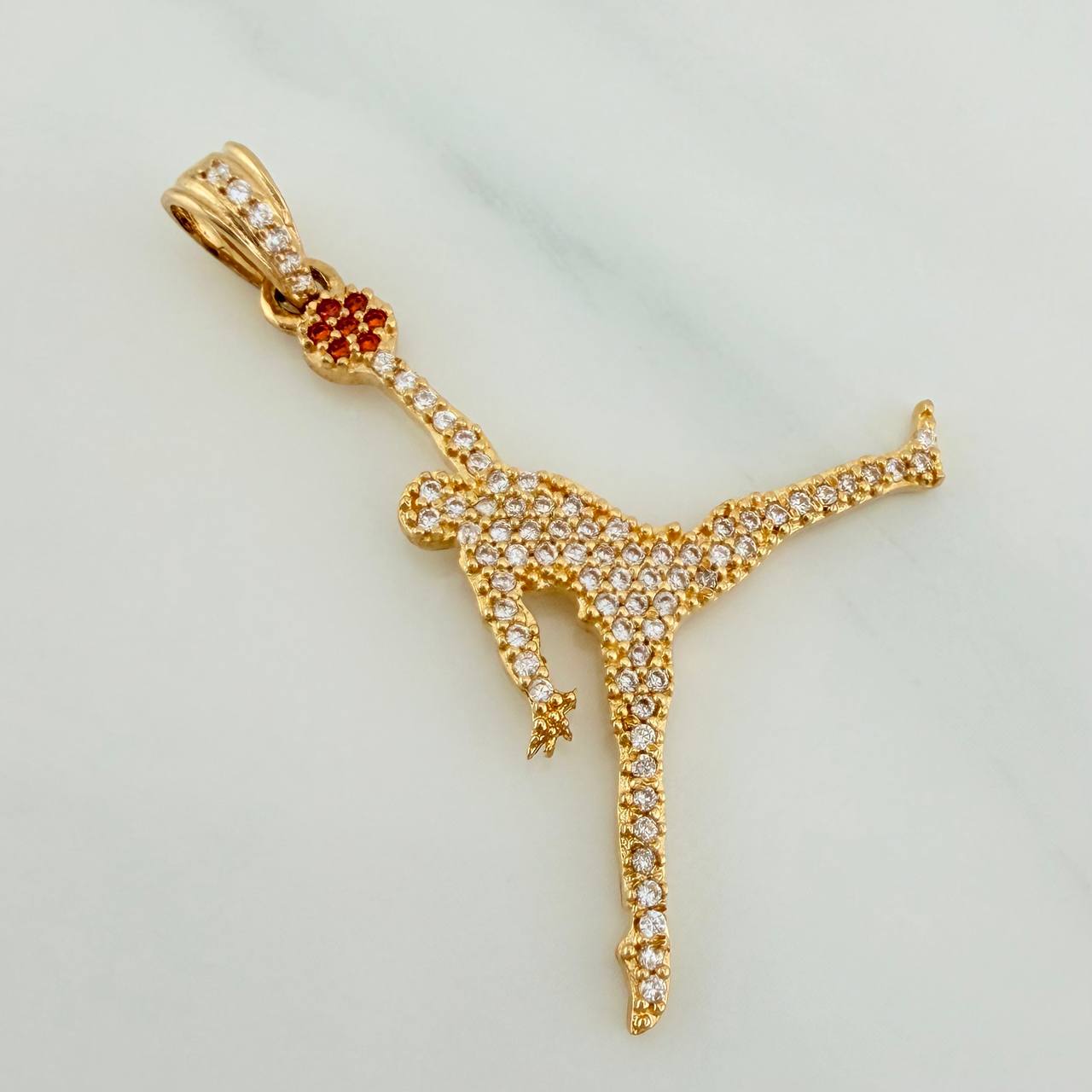 Dije Jugador 2.7gr / 3.7cm / Oro Amarillo 18K $