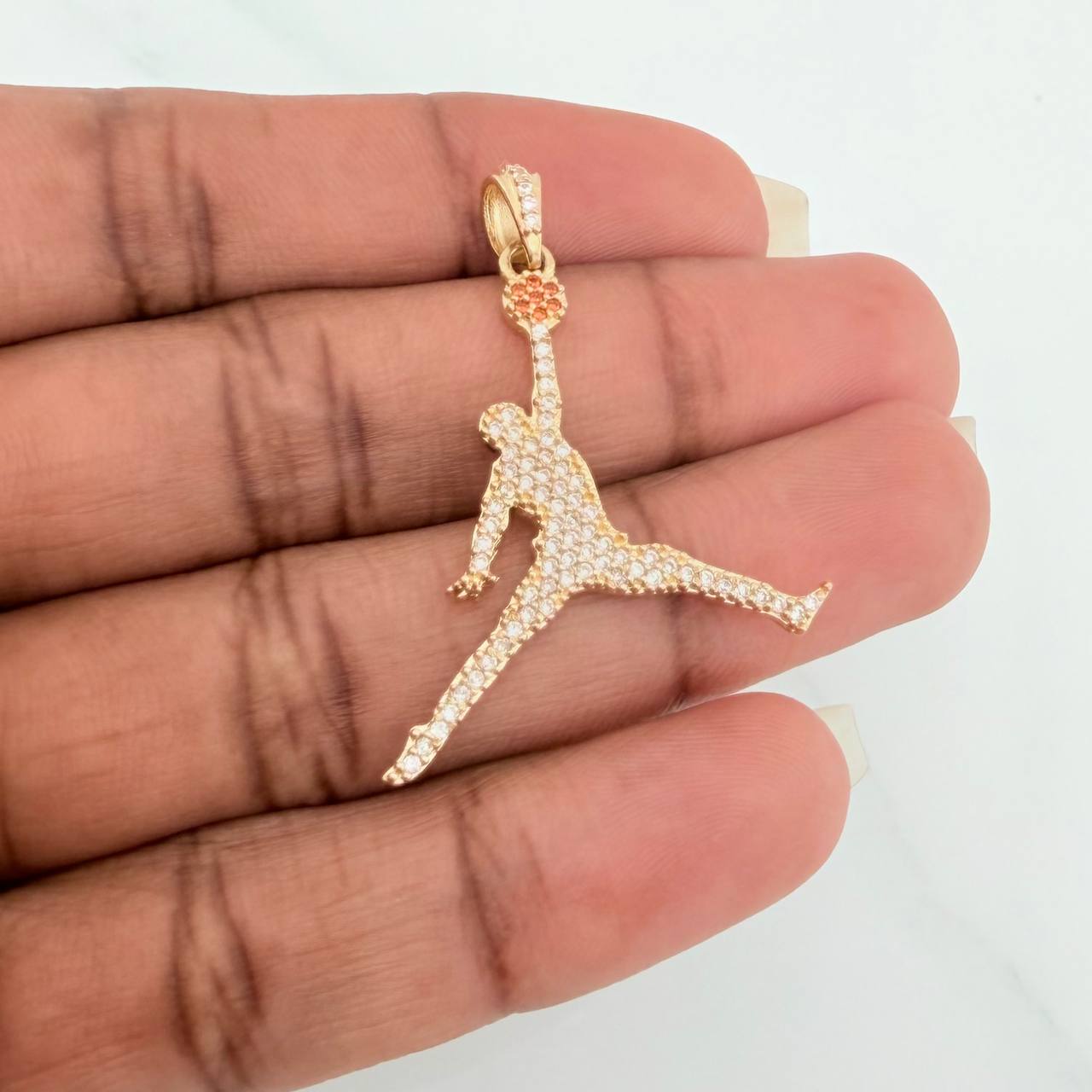 Dije Jugador 2.7gr / 3.7cm / Oro Amarillo 18K $