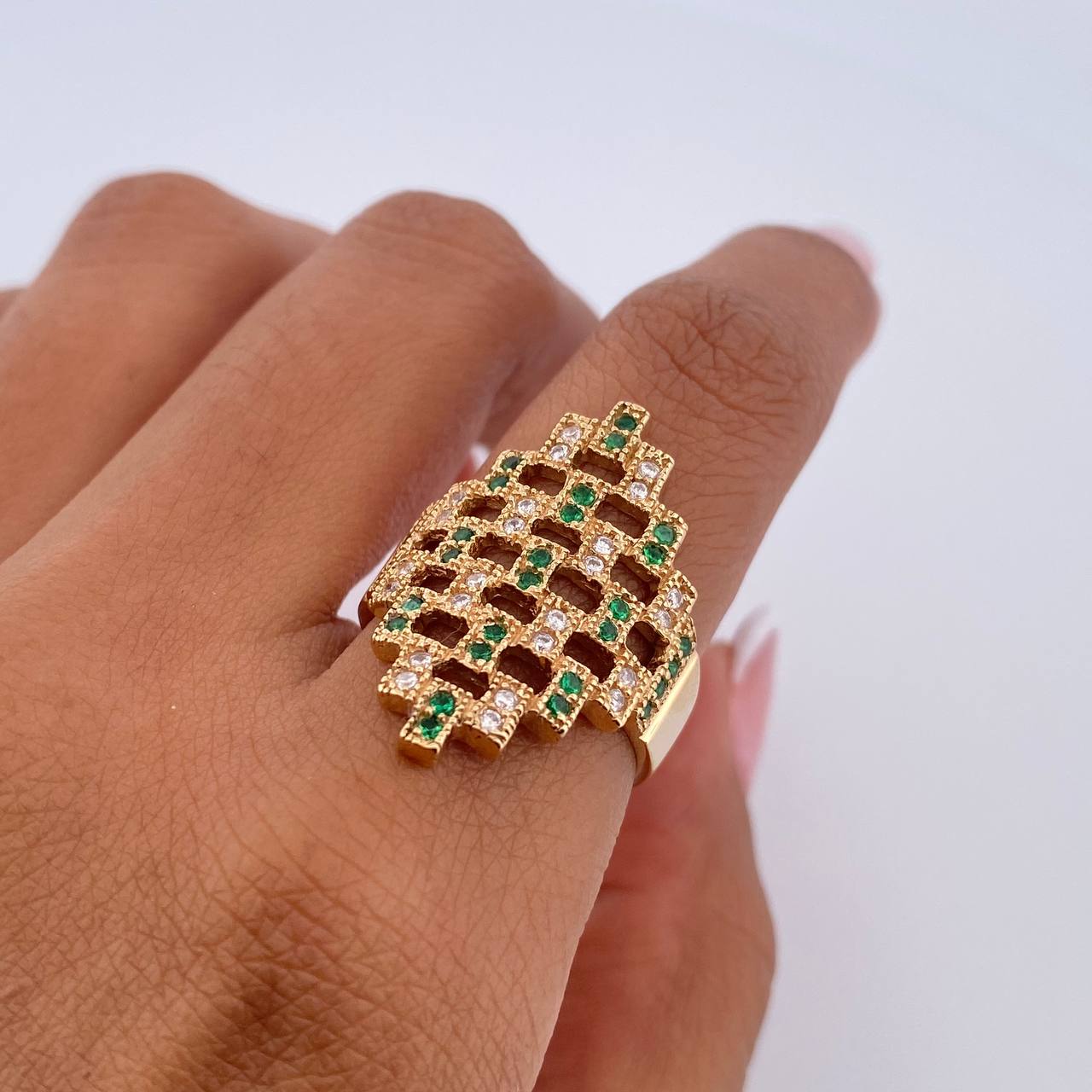 Anillo Rombo Abstracto 5.65gr / T7 / Circones Verdes Blancos Oro Amarillo 18K &