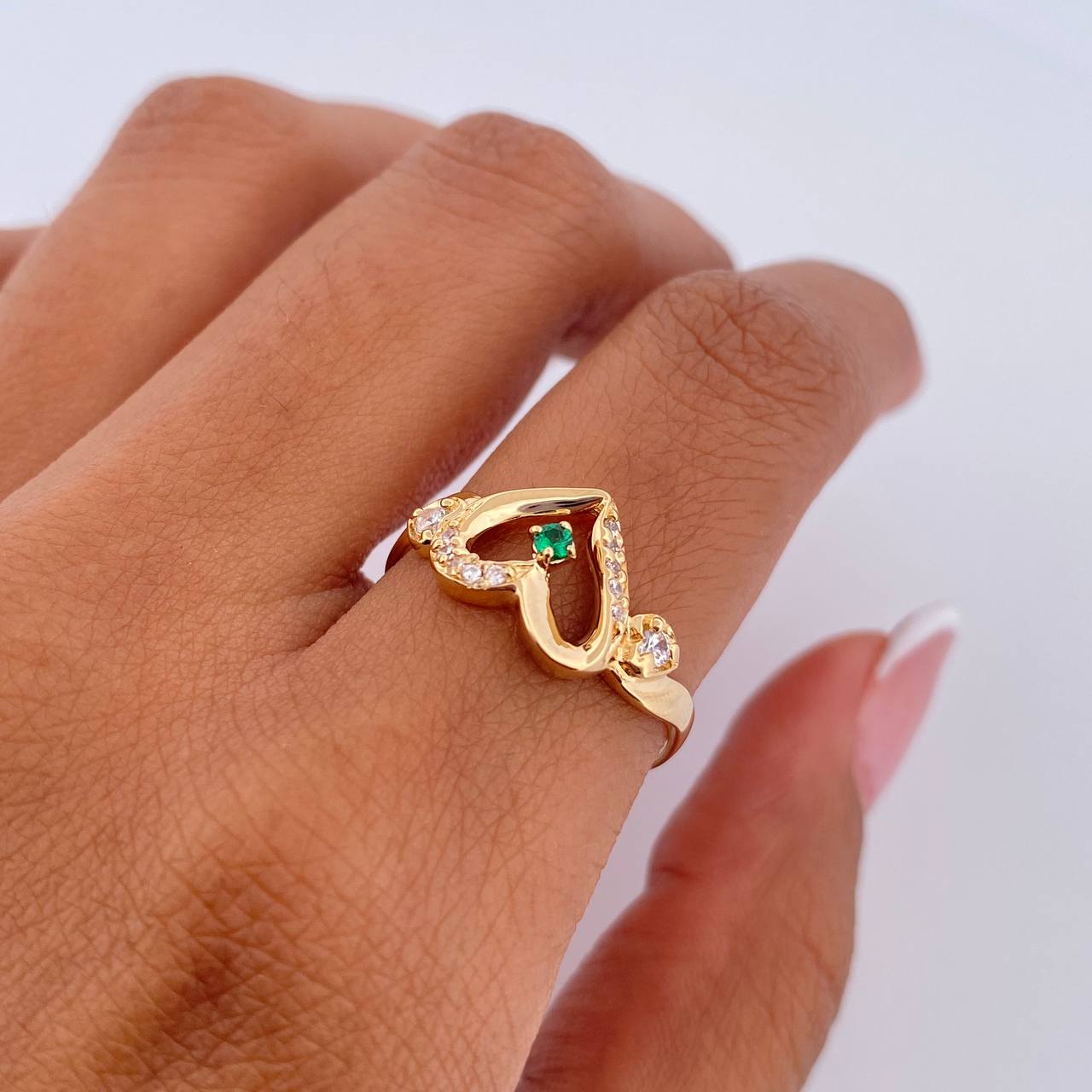 Anillo Corazon 2.05gr / T7 1/2 / Circones Verde Blancos Oro Amarillo 18K &
