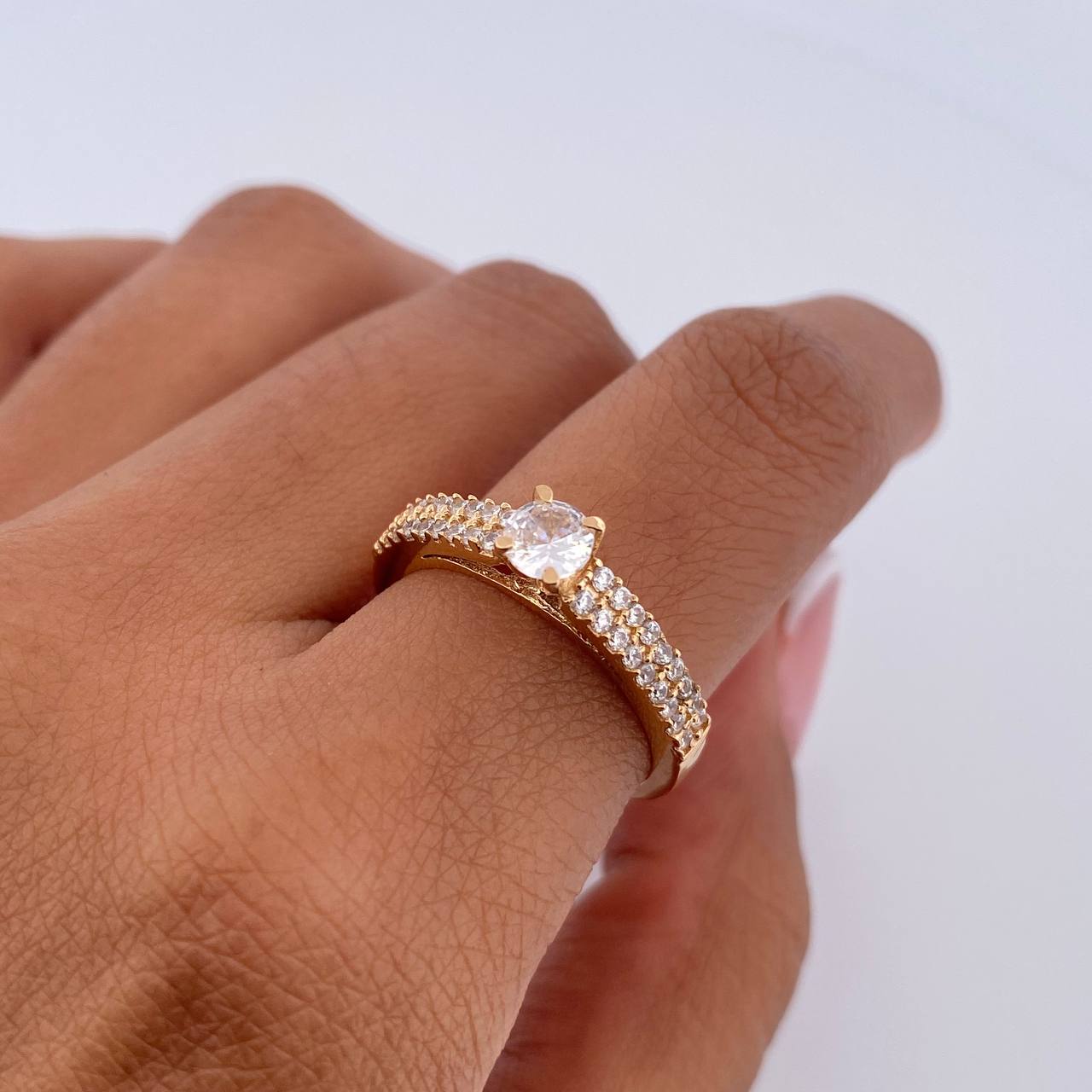 Anillo Solitario Puente 3.3gr / T7 1/4 / Circones Blancos Oro Amarillo 18K &