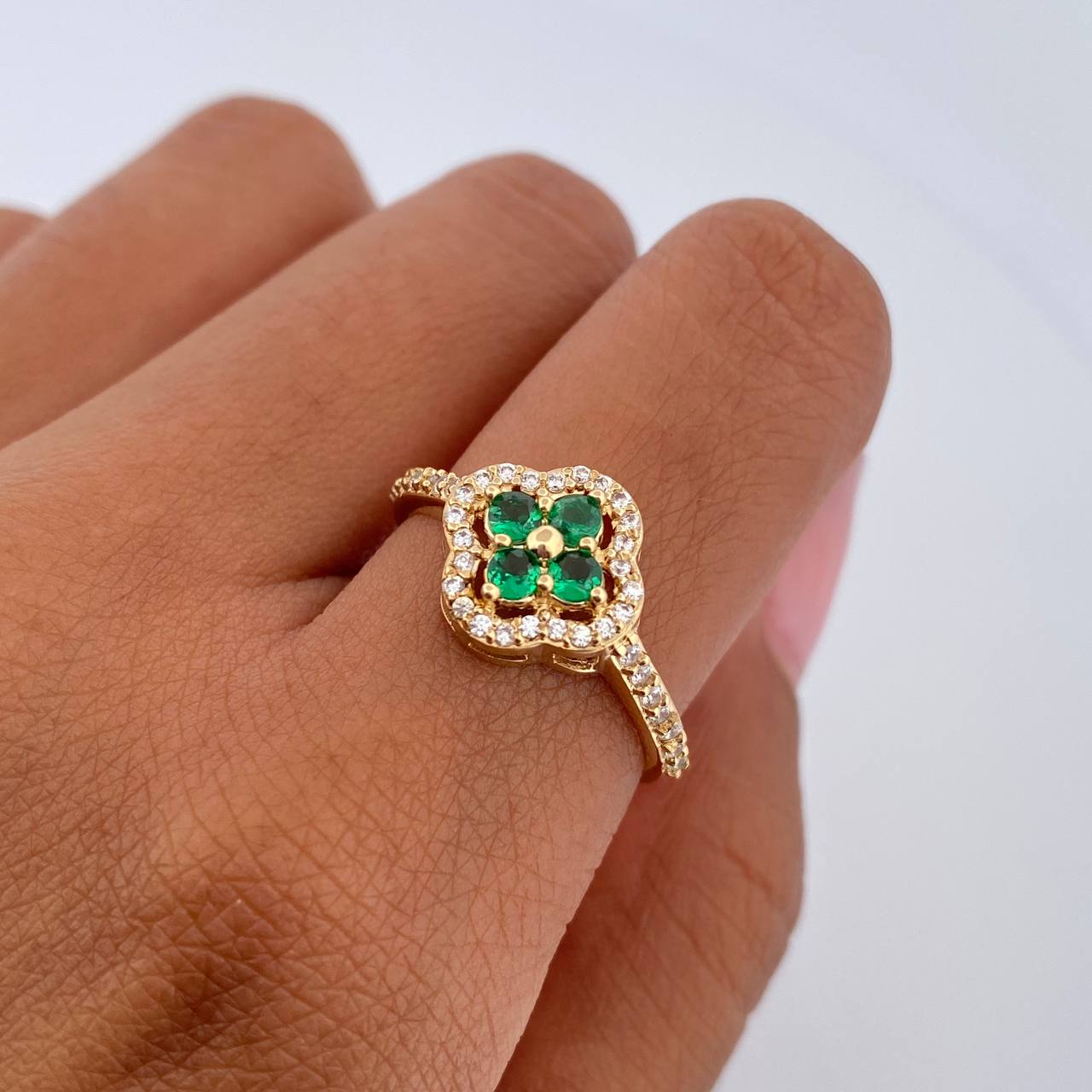 Anillo Trebol 3.1gr / T6 3/4 / Circones Verdes Blancos Oro Amarillo 18K &
