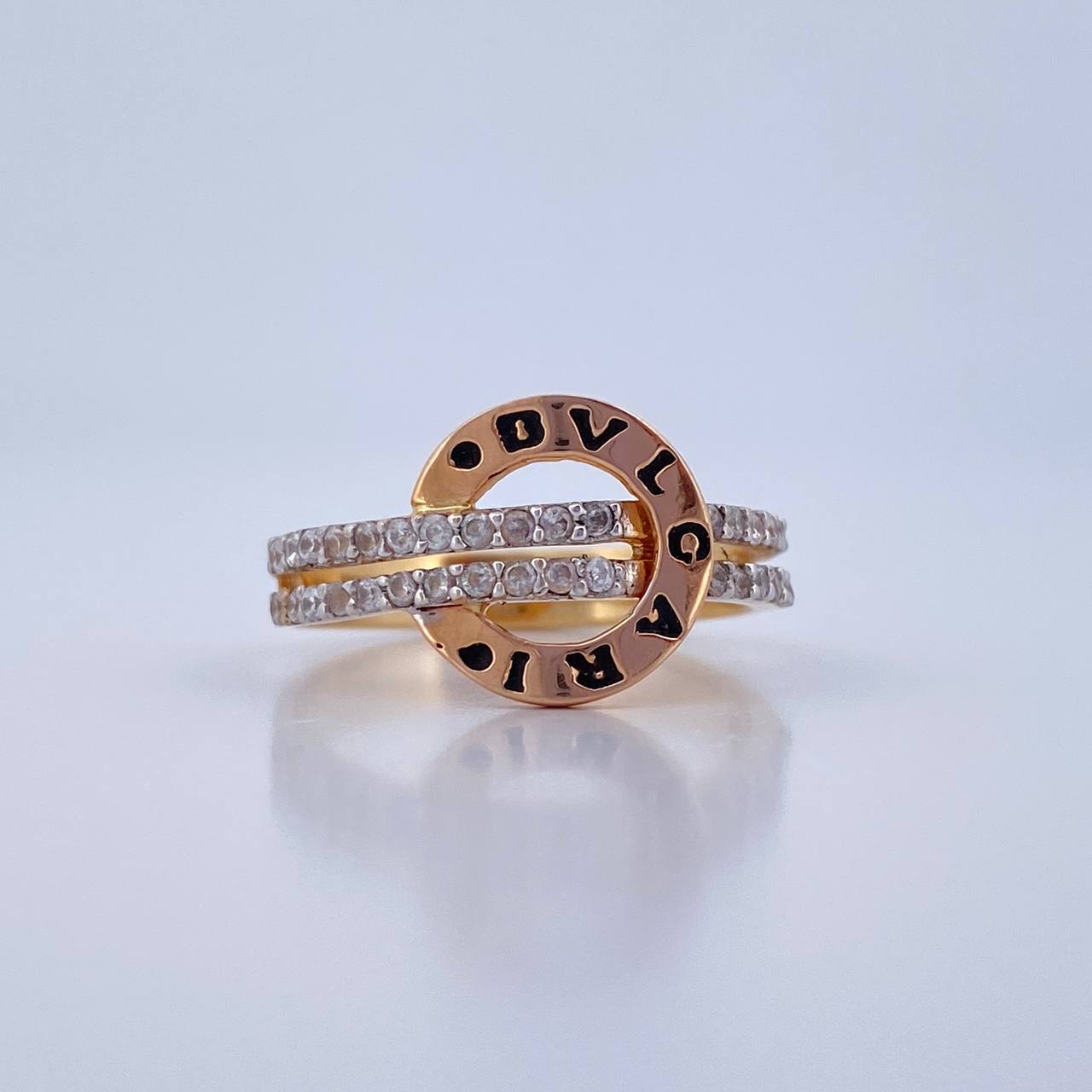 Anillo BV 3.45gr / T7 / Circones Blancos Tres Oros 18K &