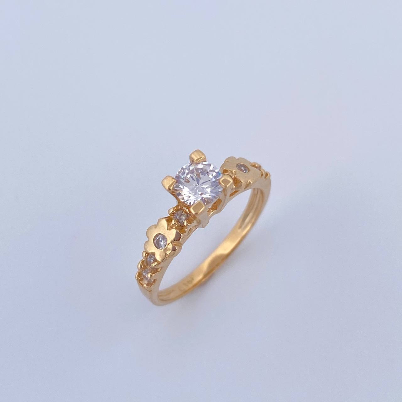 Anillo Solitario Churumbela Flores 3.25gr / T6 1/4 / Circones Blancos Oro Amarillo 18K &