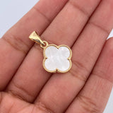 Dije Trebol 1.85gr / 2.4cm / Nacar Blanco Oro Amarillo Nac.Esp. 18K &