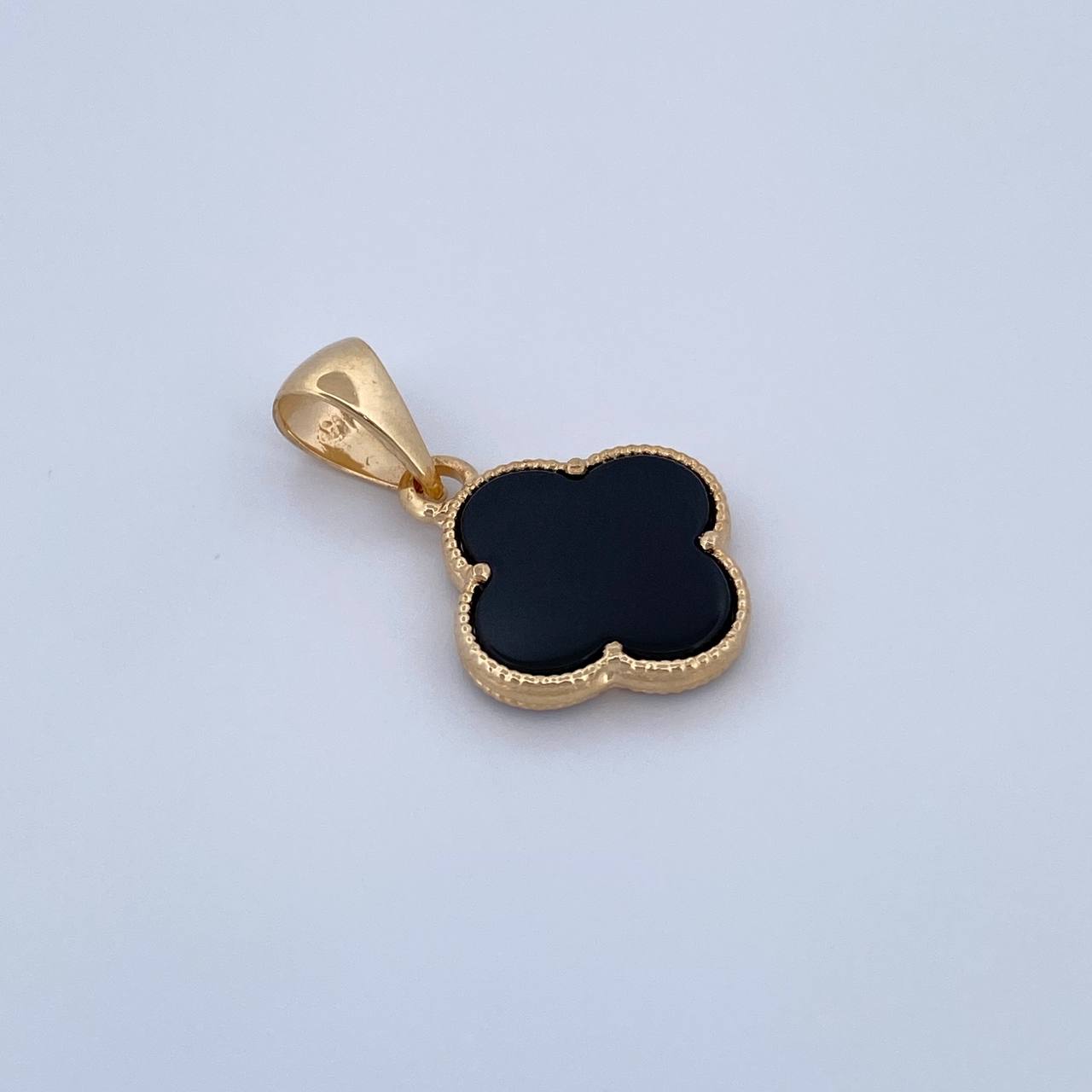 Dije Trebol 1.85gr / 2.4cm / Onix Negra Oro Amarillo Nac.Esp. 18K &
