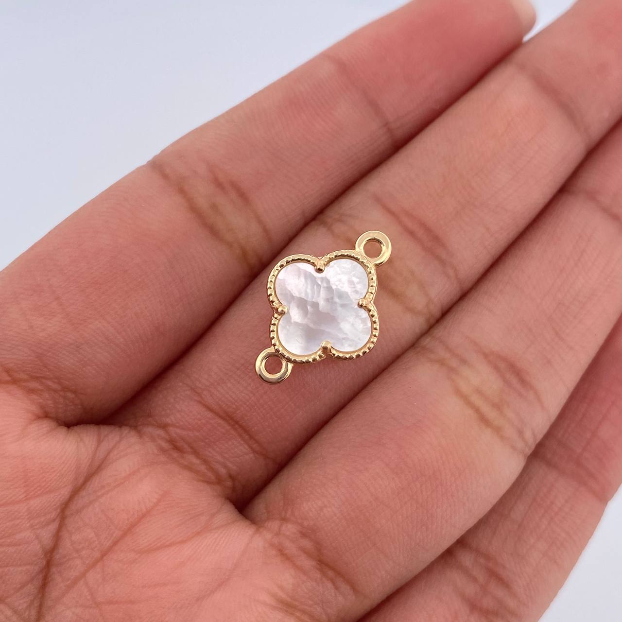 Herraje Trebol 1.15gr / 1.7cm / Nacar Blanco Oro Amarillo Nac.Esp. 18K &