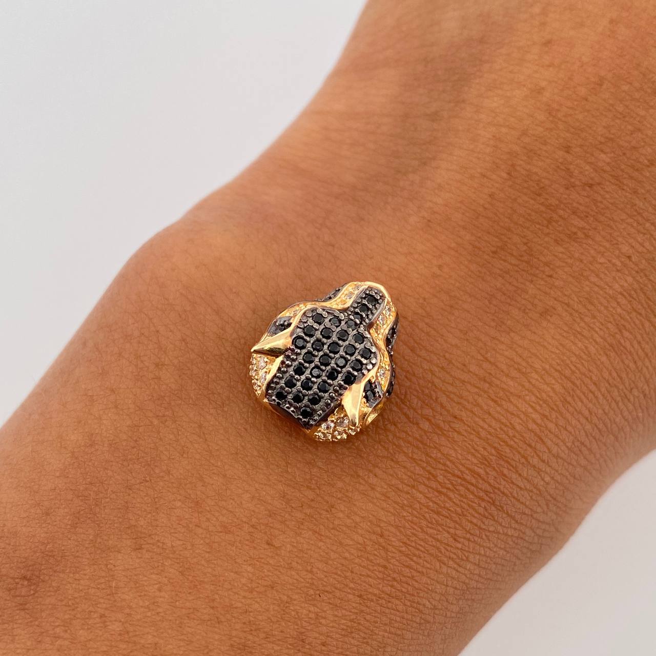 Herraje Pantera 2.95gr / 1.4cm / Circones Fucsias Negros Blancos Dos Oros Negro Amarillo 18K &