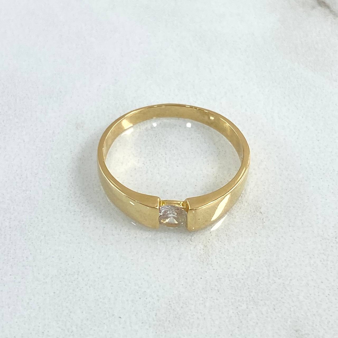 Anillo Solitario Recto Inscrustado 2.55gr / T6 / Circon Blanco Oro Amarillo 18K *
