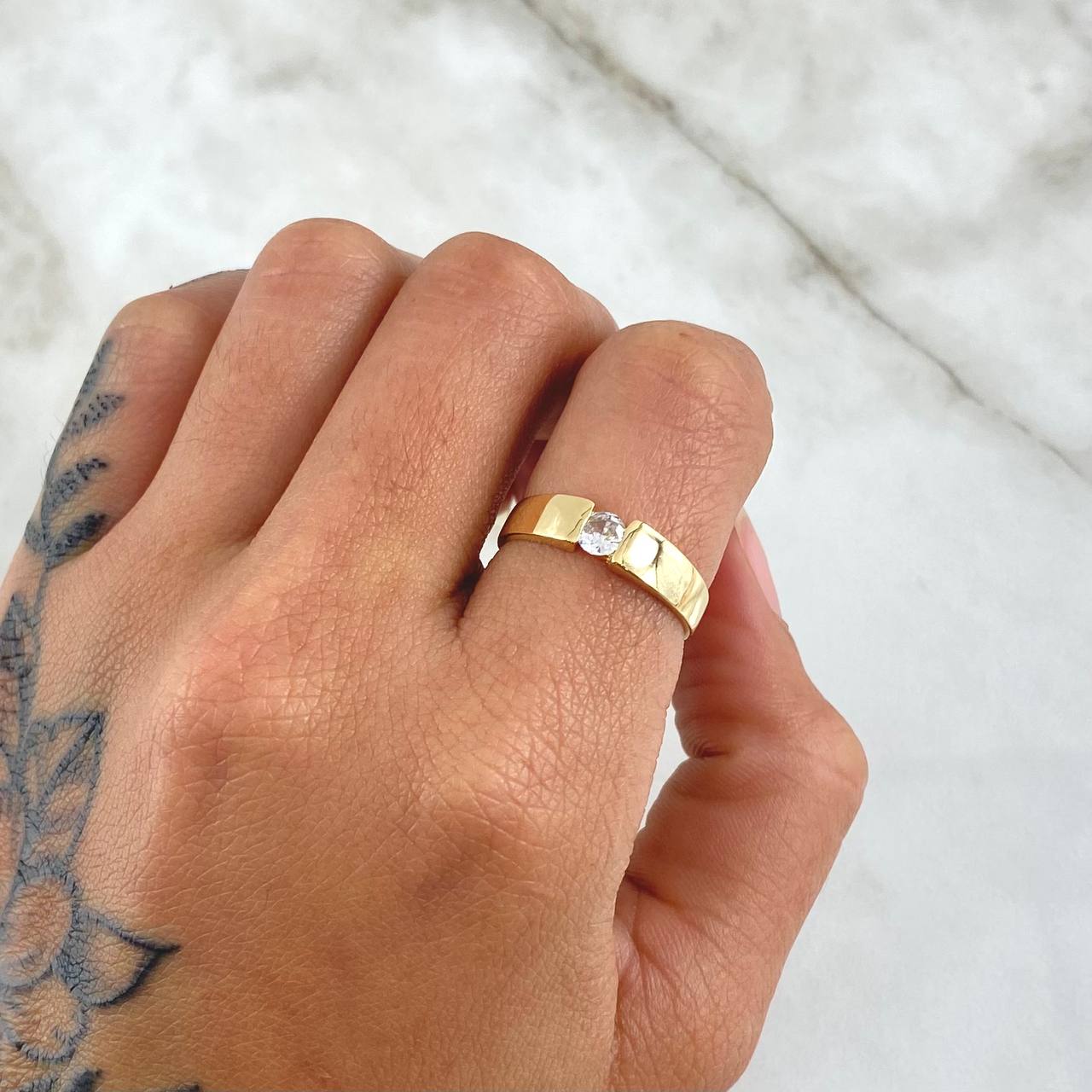 Anillo Solitario Recto Inscrustado 2.55gr / T6 / Circon Blanco Oro Amarillo 18K *