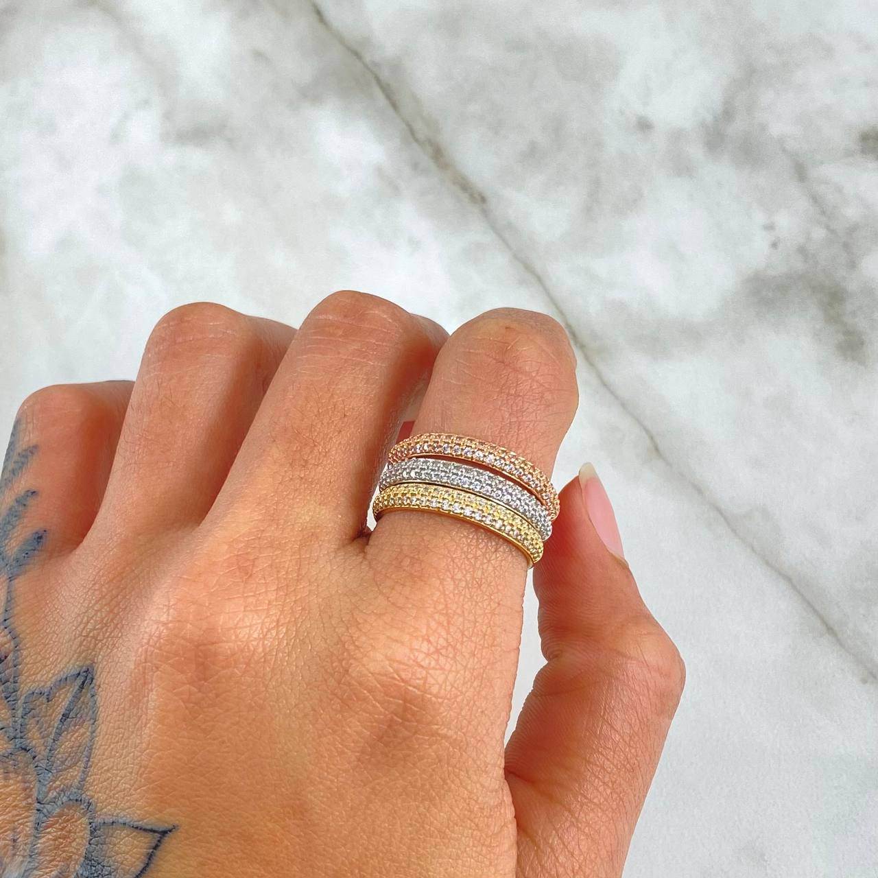 Anillo Triple Churumbela 5.4gr / T7 1/2 / Circones Blancos Tres Oros 18K *
