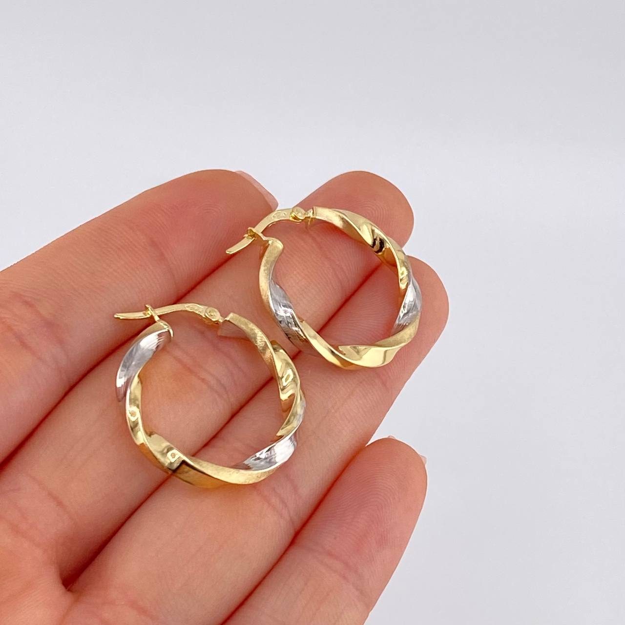 Candongas Ferchi Espiral Mate 2.8 g / 2.5 cm Dos Oros Amarillo Blanco 18K