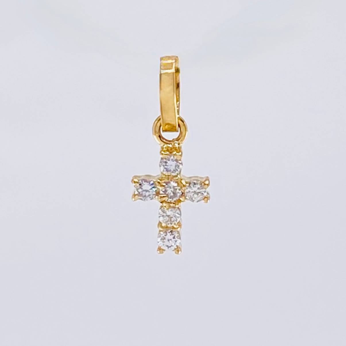 Dije Cruz Diamantes 8 Pts 0.4 g / 1.2 cm Oro Amarillo 18K