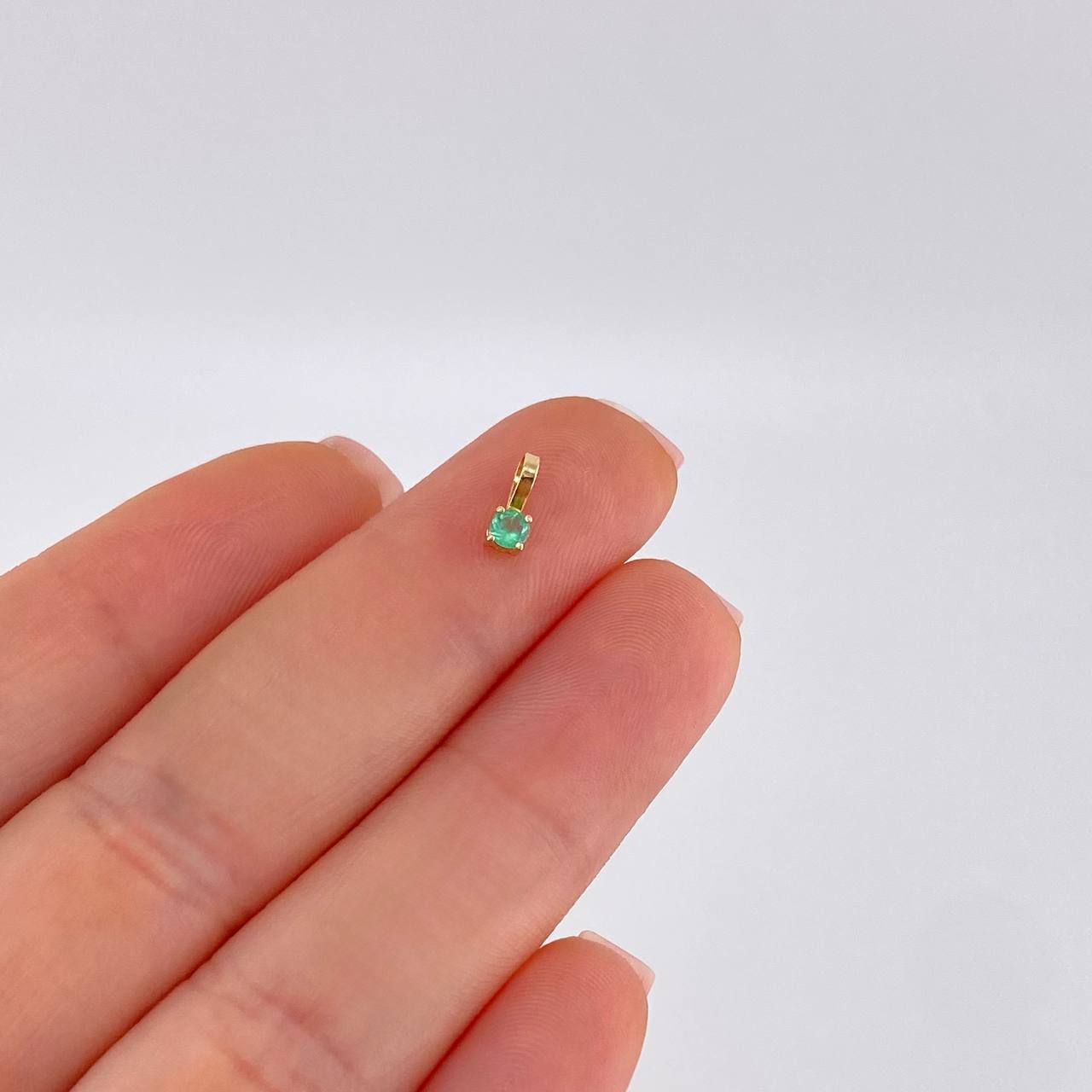Dije Cuatro Garras Esmeralda 8 Pts 0.15 g / 0.7 cm Oro Amarillo 18K