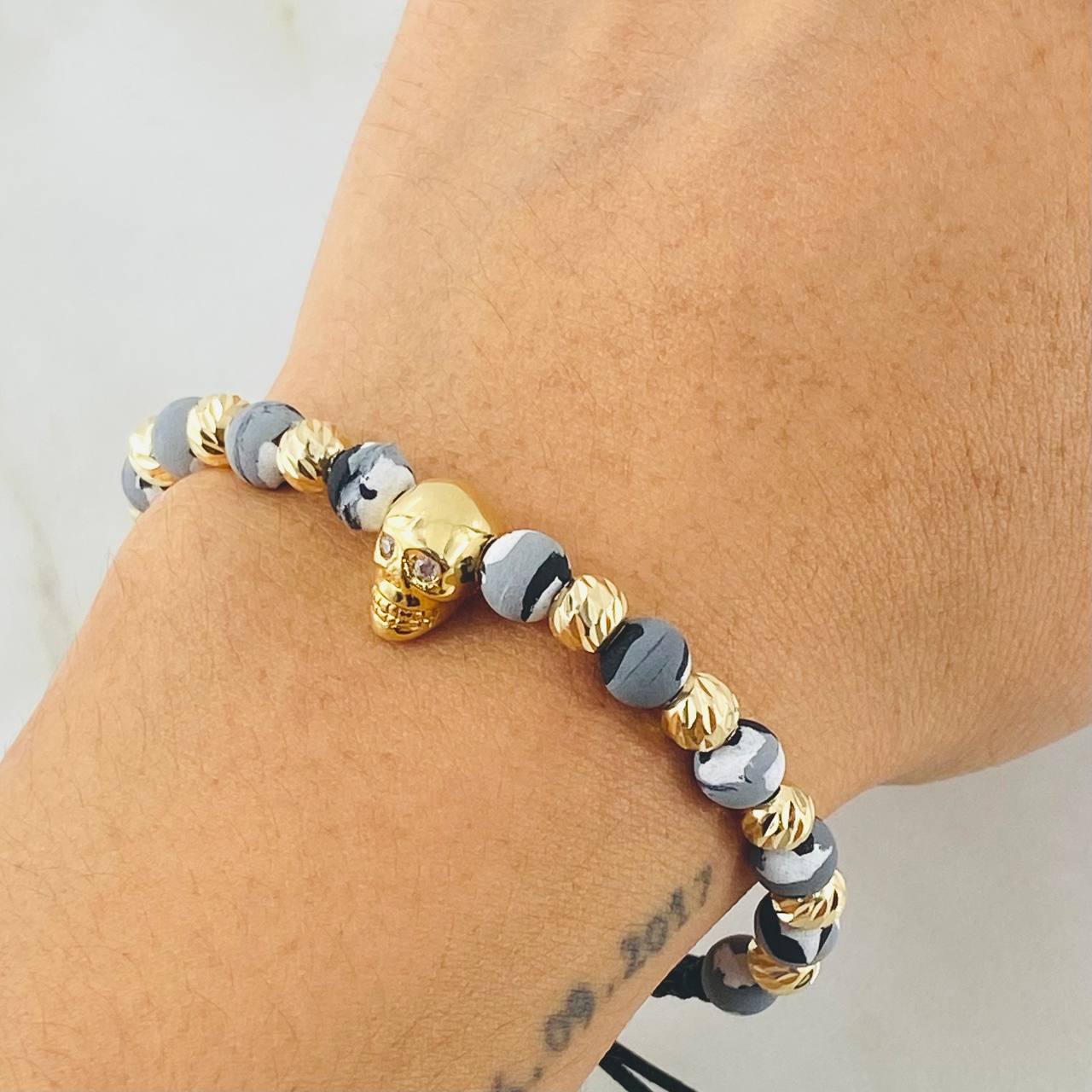 Pulsera Negra Herraje Calavera 3.35gr / Oro Amarillo 18K ©