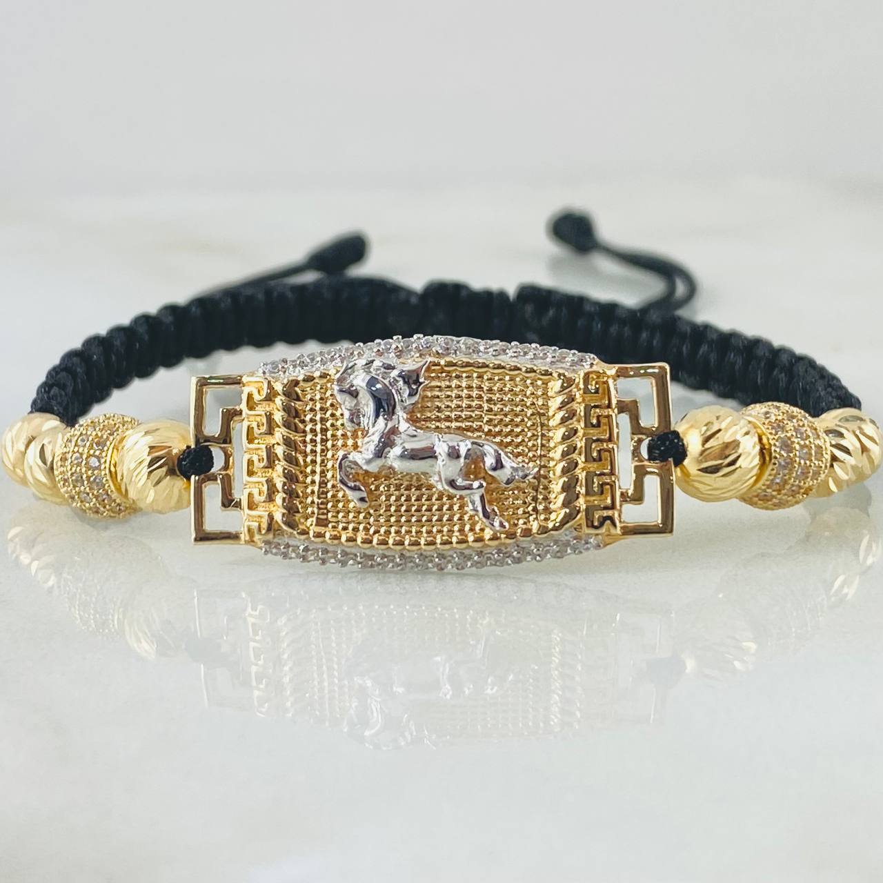 Pulsera Negra Herraje Caballo 6.45gr / Dos Oros Amarillo Blanco 18K ©