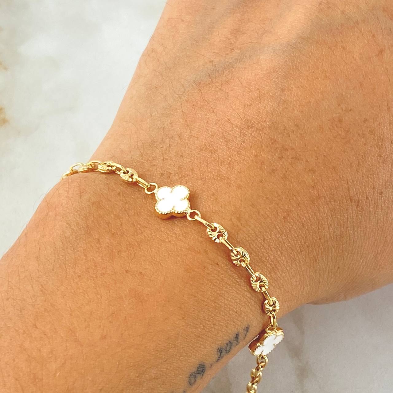 Pulso GC Trebol Blanco 3.95gr / 18.5cm / Oro Amarillo 18K ©