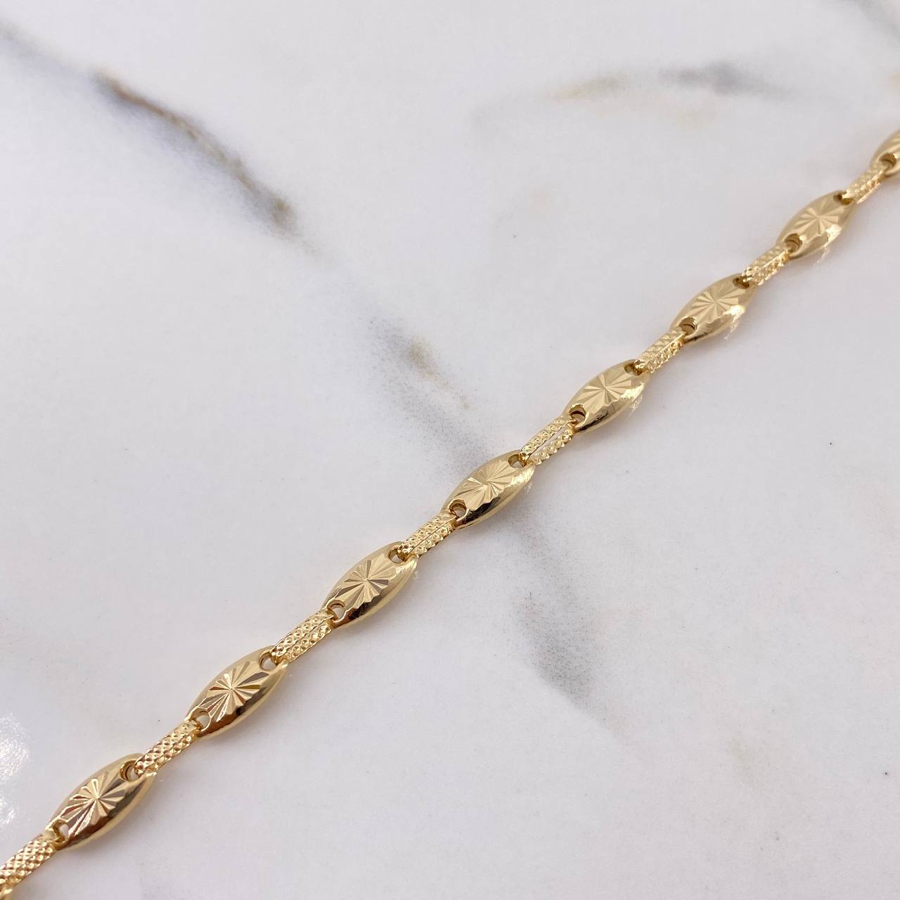 Pulso Rustico Eslabon 7.6gr / 22cm / 4.3mm Diamantado Oro Amarillo 18K &