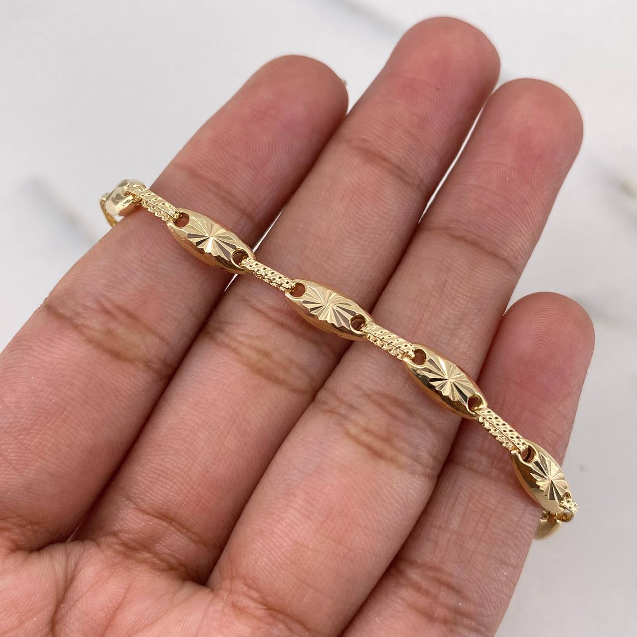Pulso Rustico Eslabon 7.6gr / 22cm / 4.3mm Diamantado Oro Amarillo 18K &