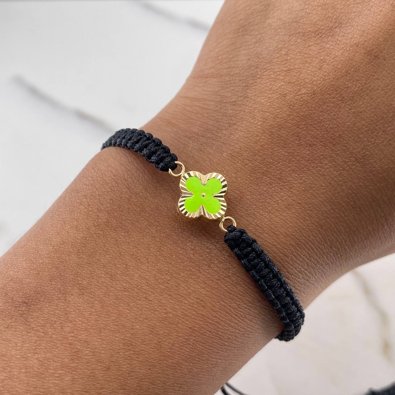 Pulsera Negra Trebol 0.65gr / Electroestatico Verde Diamantado Oro Amarillo 18K &