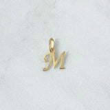 Dije Letra M Cursiva 0.5gr / 1.7cm / Oro Amarillo 18K ©