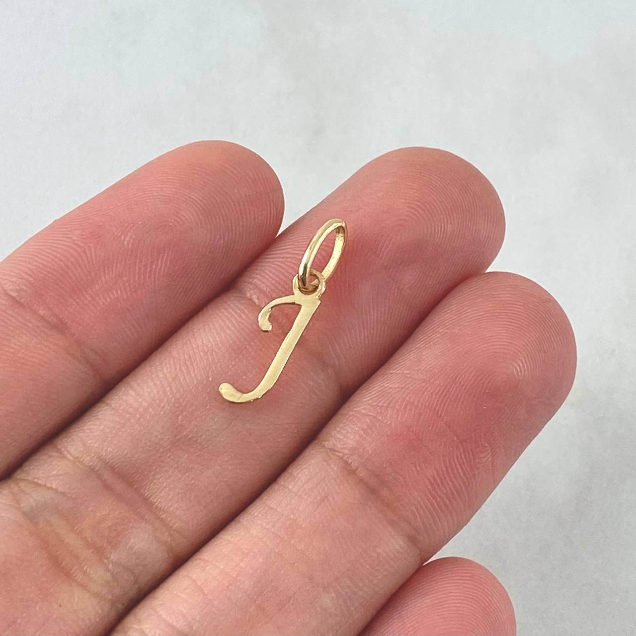 Dije Letra J Cursiva 0.3gr / 1.8cm / Oro Amarillo 18K ©