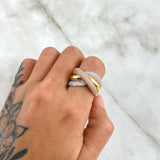 Anillo Rustico Curveado 6.85gr / T7 1/2 / Circones Blancos Tres Oros 18K