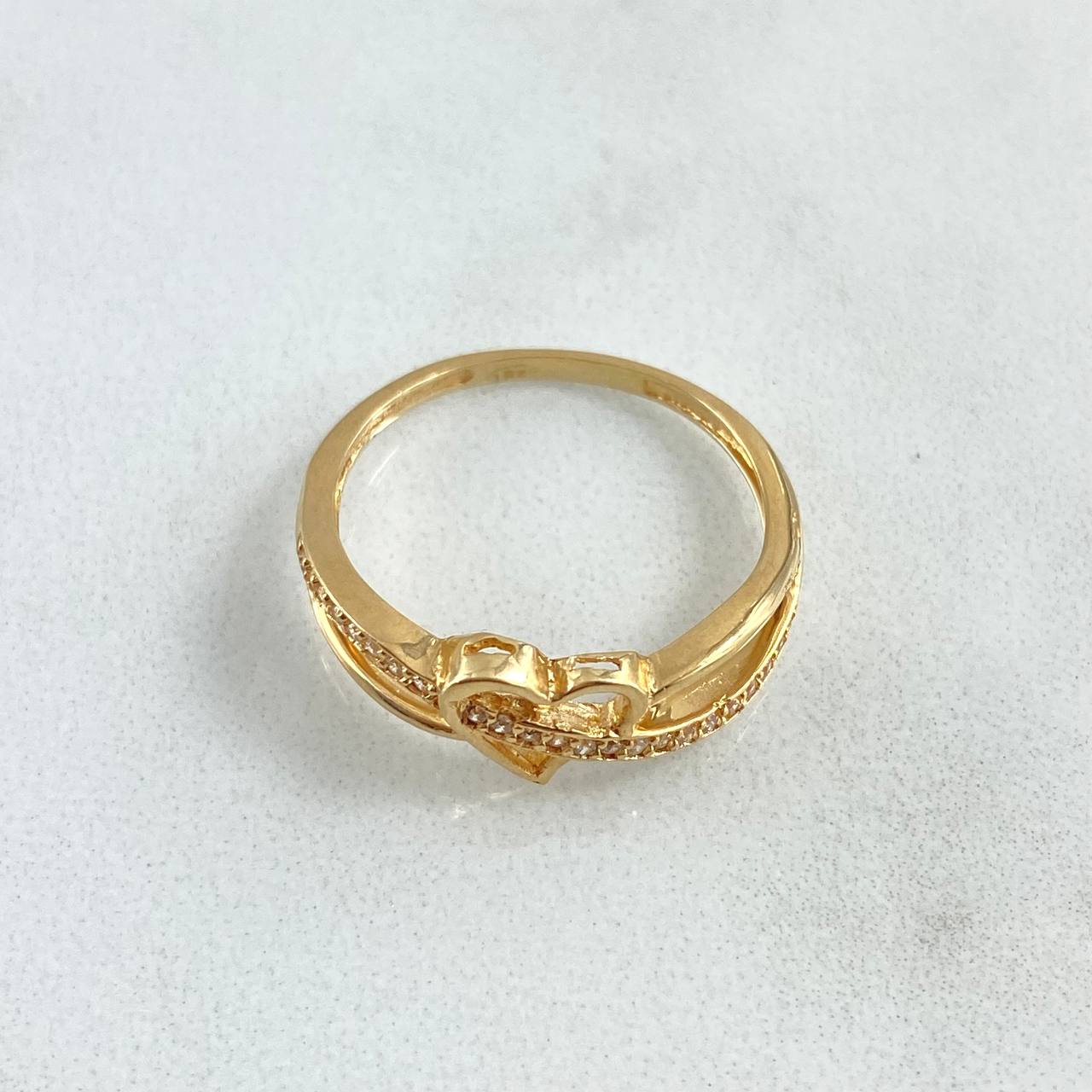 Anillo Corazon Entrelazado 2.45gr / T8 3/4 / Circones Blancos Oro Amarillo 18K